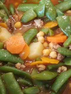 Una foto de Potaje de habichuelas verdes y garbanzos. Veggie y Normal