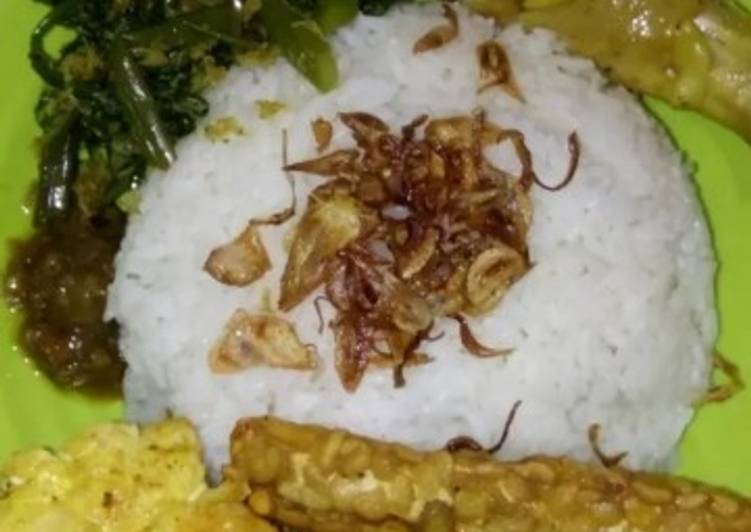Bagaimana Menyiapkan 22.Nasi Uduk rice cooker Anti Gagal