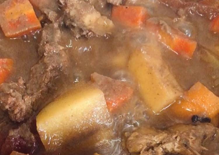 Cara Gampang Menyiapkan Semur daging, kentang dan wortel yang Enak Banget