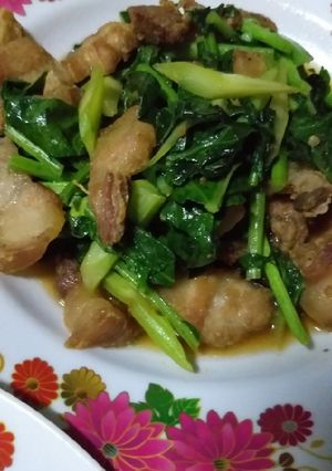 รูปของ คะน้าหมูกรอบ