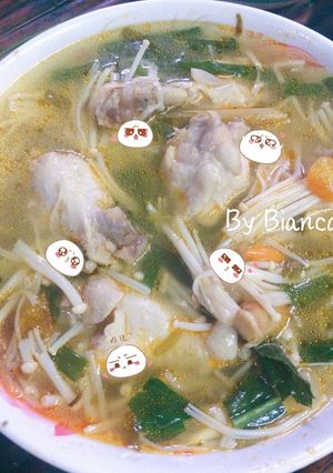รูปของ ต้มแซ่บน่องไก่ใส่เห็ดเข็มทอง