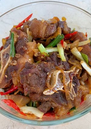 Foto resep Buntut sapi tumis pedas