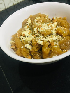 आटे का हलवा (Aate ka halwa recipe in Hindi) रेसिपी मुख्य फोटो