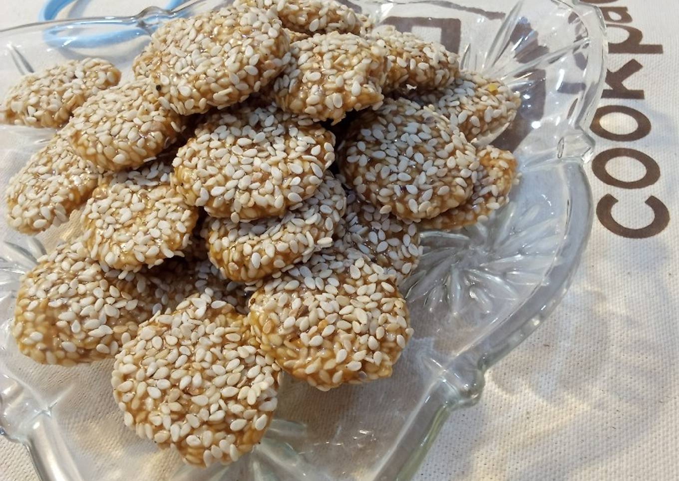 تل والی ریوڑی. sesame seeds toffee