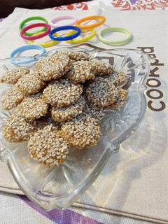 A picture of تل والی ریوڑی. sesame seeds toffee.