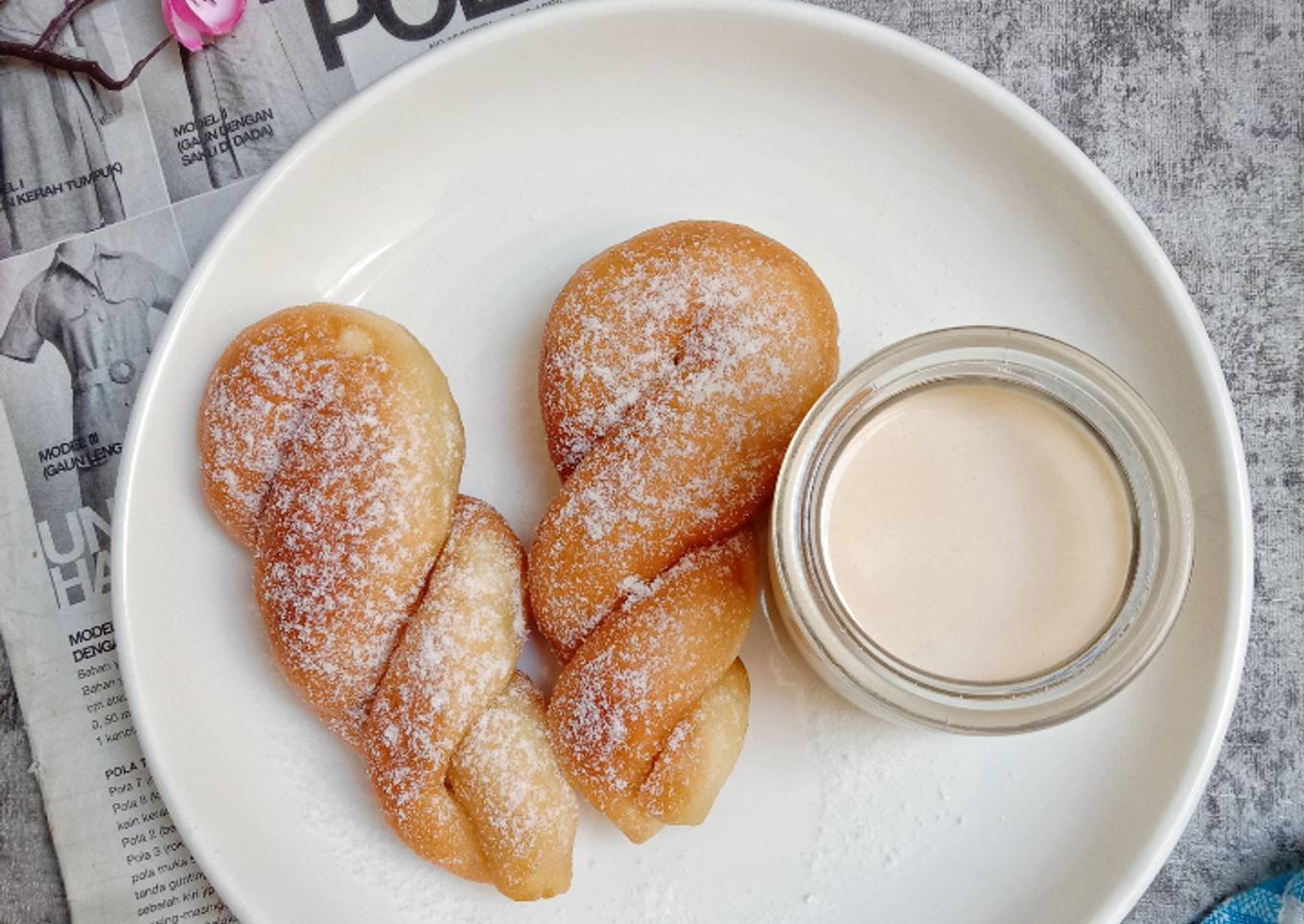 Korean Twisted Doughnut (Kkwabaegi)