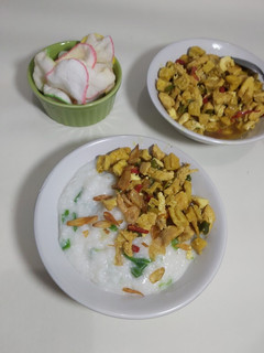Foto resep Bubur cepat topping tumis pedas
