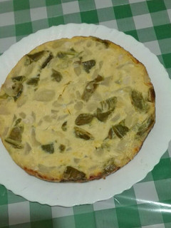Una foto de Tortilla de calabacín y pimiento verde