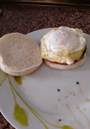 Una foto de Cheeseburger con huevo