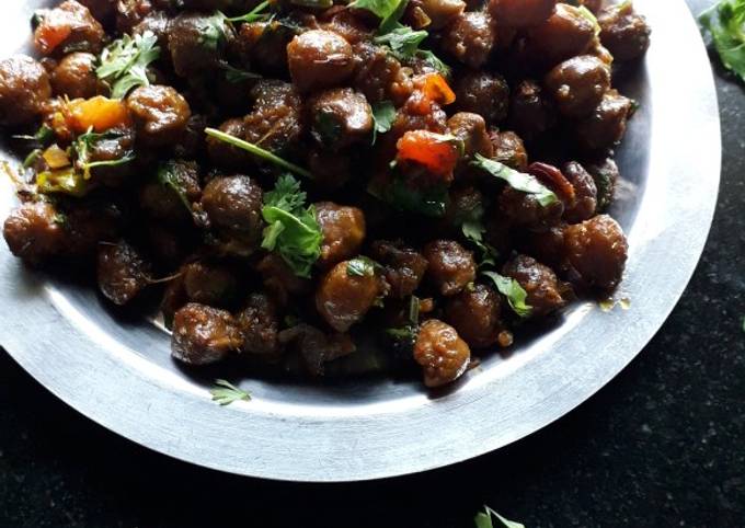 How to Prepare Appetizing Kala Chana Ghugani