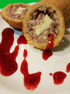 Una foto de Bombas de carne y camembel