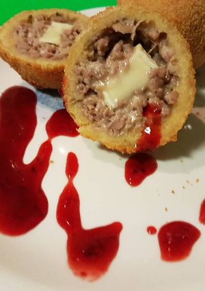 Una foto de Bombas de carne y camembel