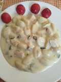 Gnocchi o Ñoquis de patatas con pollo, calabacín y salsa bechamel