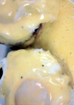 A picture of Eggs Benedict.