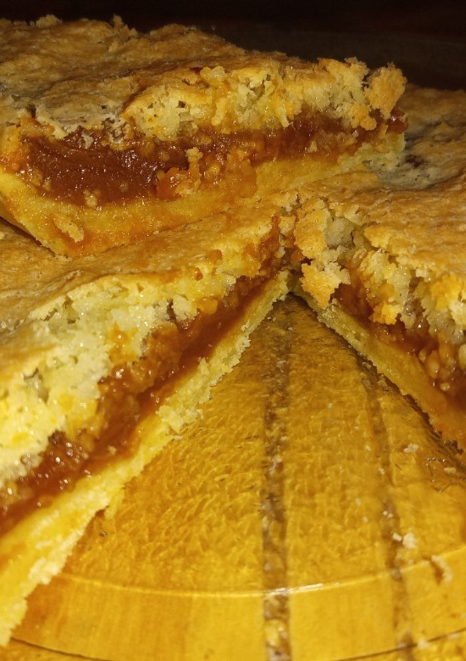 Una foto de Tarta de dulce de leche y coco con grasa