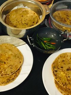 पनीर चिली पराठा और आलू पनीर पराठा रेसिपी मुख्य फोटो