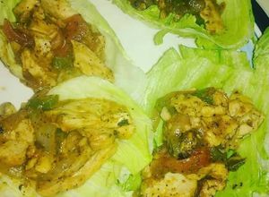 Una foto de Fajitas de pavo en taco de lechuga