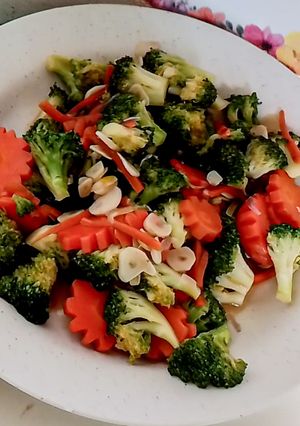 Foto resep Broccoli garlic with Carrot