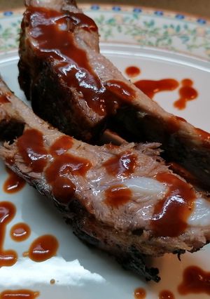Una foto de Costillas de cerdo especiadas en salsa barbacoa #origenes