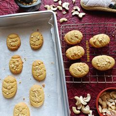 Arrowroot and Whole Wheat and Cashew cookies or biscuits A picture of Arrowroot and Whole Wheat and Cashew cookies or biscuits.