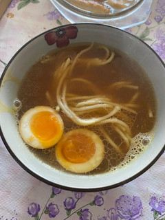 Una foto de Shoyu Ramen o sopa de Ramen