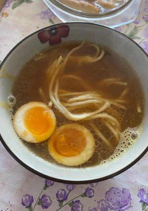 Una foto de Shoyu Ramen o sopa de Ramen