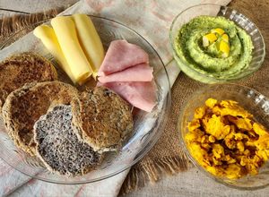 Una foto de 🍞🍳Pan en sartén 2 ingredientes - Sin harinas- #Singluten 🍳🍞 + yapa de aprovechamiento 😉