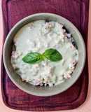 Salsa fresca de albahaca y queso azul 💙 sobre la base de yogur