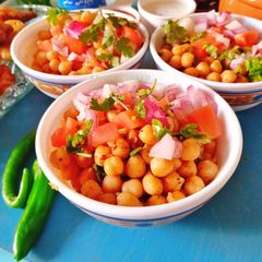 A picture of Chipotle Chickpea Salad.