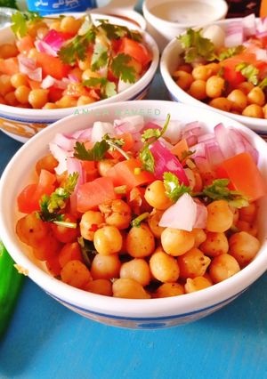 A picture of Chipotle Chickpea Salad.