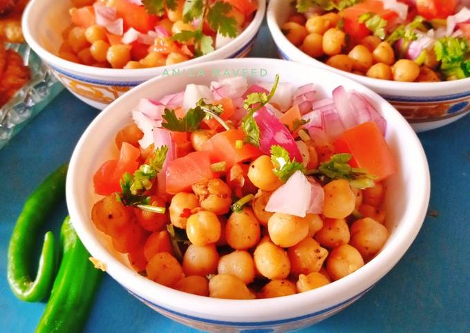 Simple Way to Make Any-night-of-the-week Chipotle Chickpea Salad