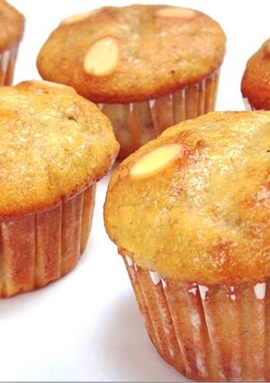 รูปของ เค้กกล้วยหอม สูตรเนยสด มันนุ่มมาก Banana muffins