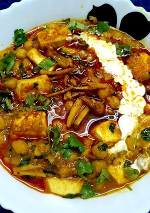 A picture of Chole Paneer Methi Malai.