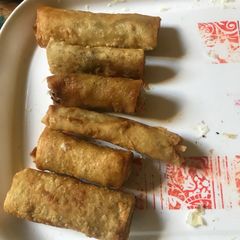 A picture of Samosa and spring rolls.