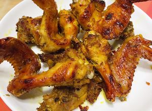 Hình của món Cánh gà nướng sa tế.