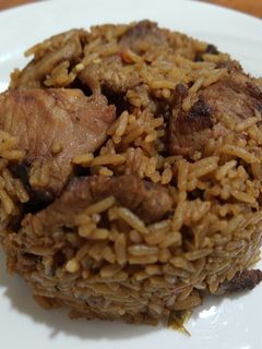 Una foto de Arroz con cerdo en caldero