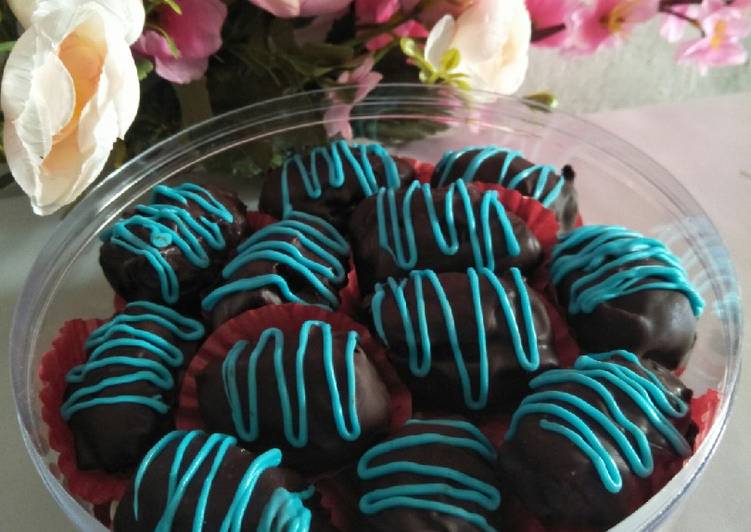 Kurma Coklat isi Almond&Keju