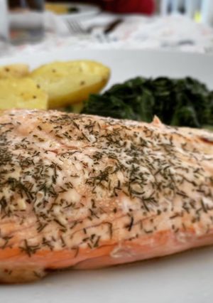 Foto principal de Salmón al horno con espinacas a la crema - 15 minutos y listo