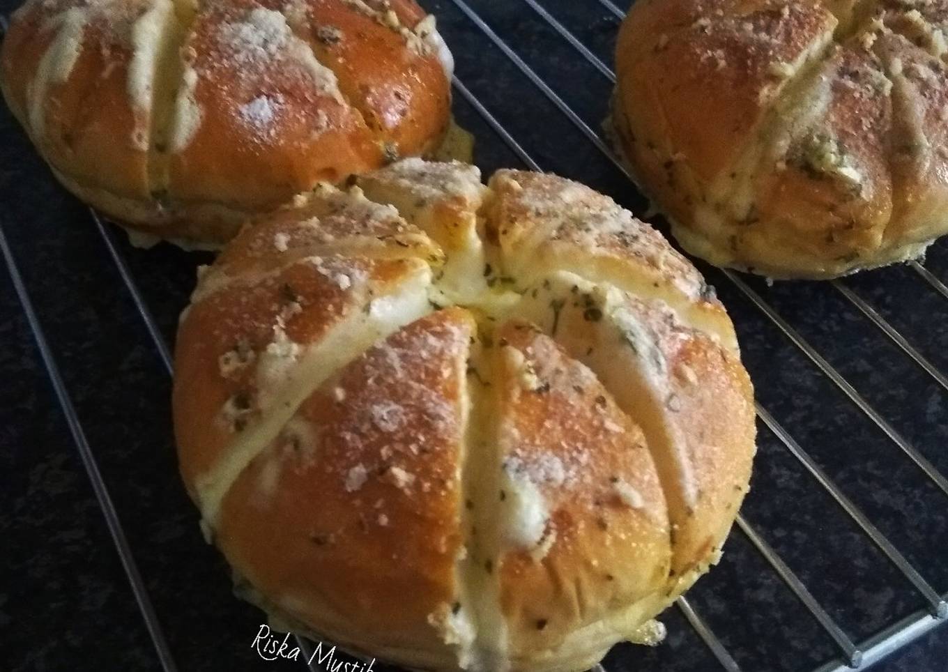 Korean Cream Cheese Garlic Bread