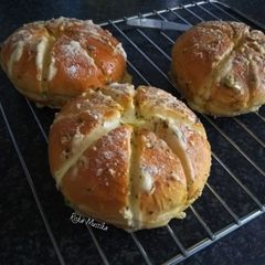 A picture of Korean Cream Cheese Garlic Bread.