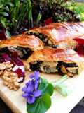 Strudel salato con spinaci, fontina, noci e pere