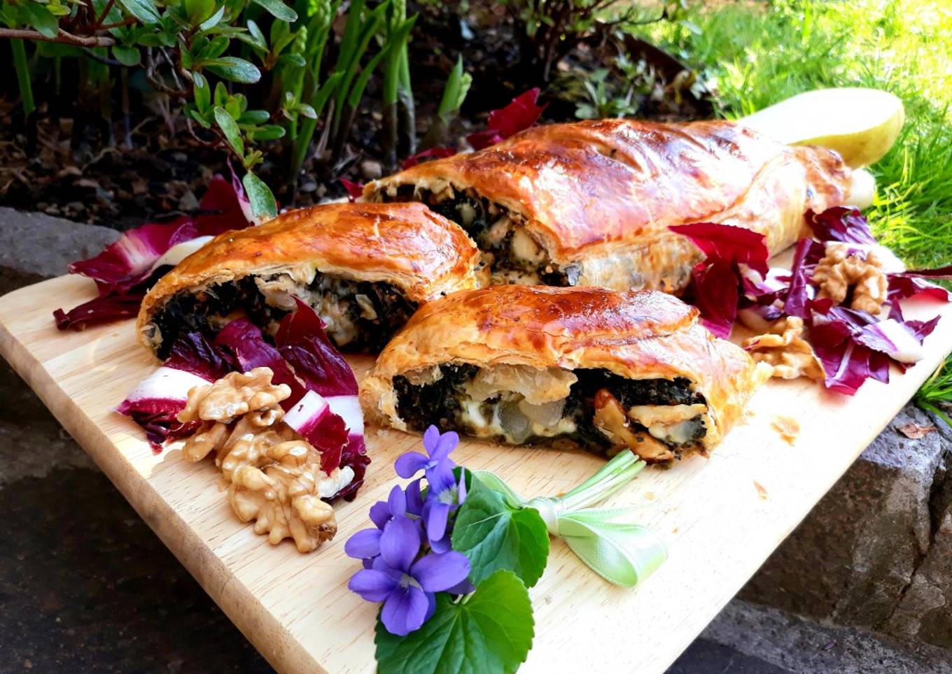 Salad strudel with spinach, fantina, peas and peas
