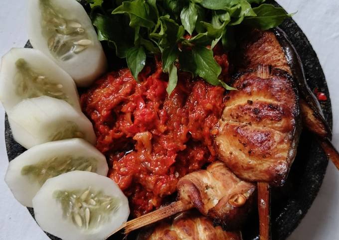 Resep Sambal Terasi Penyet Ikan Asap Oleh Mezzayu Luna Cookpad