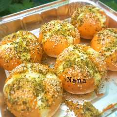 A picture of Korean garlic cheese bread.