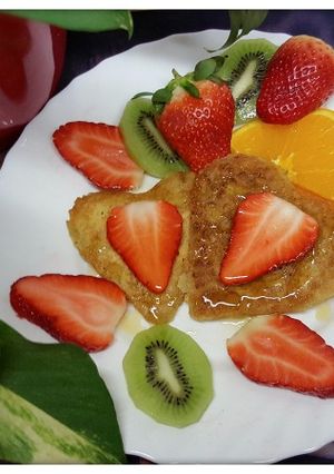Hình của món #cleaneating Pancake yến mạch với hoa quả và mật ong 🥝🍯🍓.