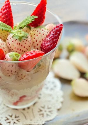 A picture of Japanese White Strawberries.