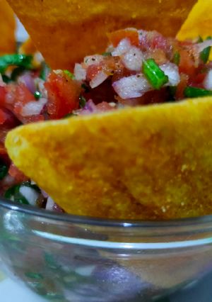 A picture of Italian salsa.