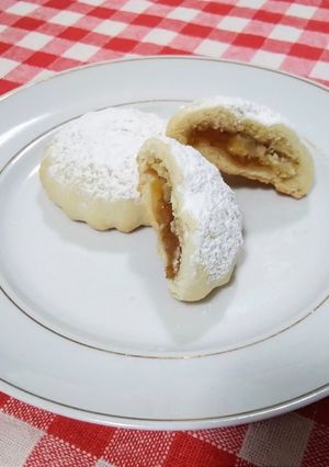 Foto di Biscotti spremiagrumi ripieni con marmellata di pesche