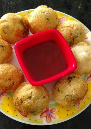 A picture of Appe (Maharashtrian snacks).