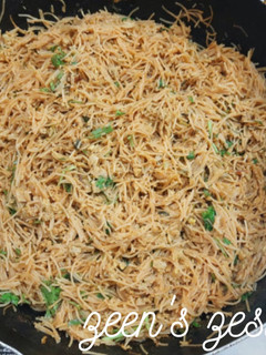 A picture of Khare Seviyan (Savoury Vermicelli).